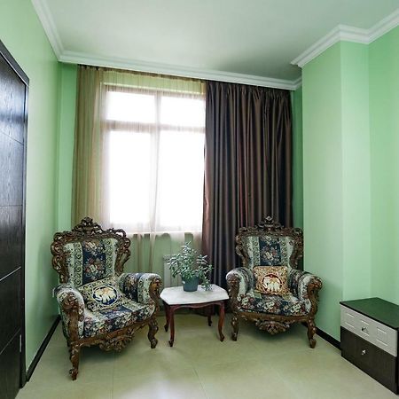 Apartment On Javakhishvili Batumi Esterno foto