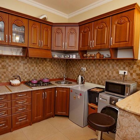Apartment On Javakhishvili Batumi Esterno foto