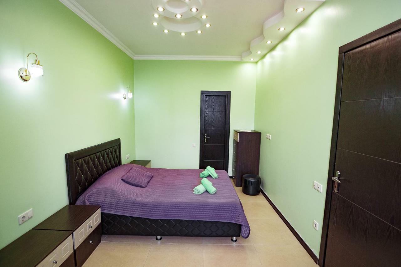 Apartment On Javakhishvili Batumi Esterno foto