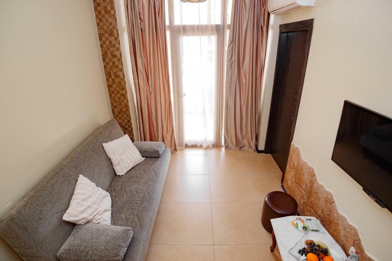 Apartment On Javakhishvili Batumi Esterno foto