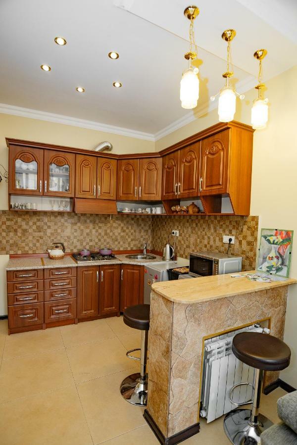Apartment On Javakhishvili Batumi Esterno foto