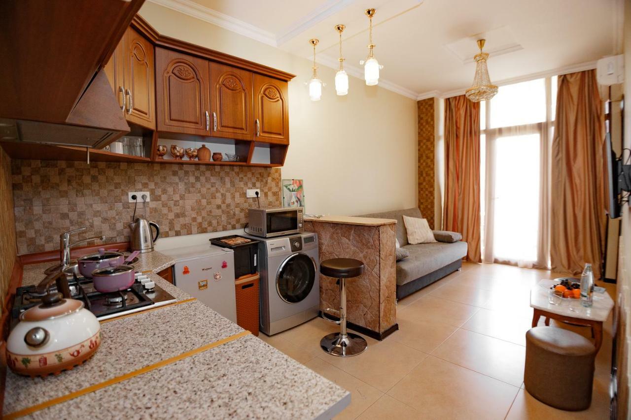 Apartment On Javakhishvili Batumi Esterno foto